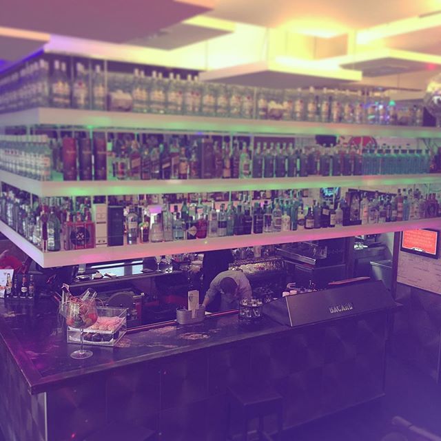 deciBeliusCafe's tweet photo. Pásate esta noche por deciBelius Sevilla y déjate sorprender por una opción diferente. Descubre, experimenta y no te conformes con lo de siempre. 😉👉🍸🍹

#bar #copas #coctel #sevillaeste #felizfindesemana https://t.co/2VgdUts85p