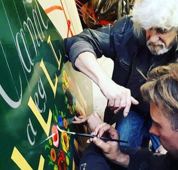 Still a couple of spaces on our upcoming signwriting course with Phil Speight! 21/22nd April £135 for two days learning from one of the best! Please RT! bollingtonwharf.wixsite.com/bollingtonwhar…
#traditional #craft #craftcourses #narrowboat #signwriting #skills #painting