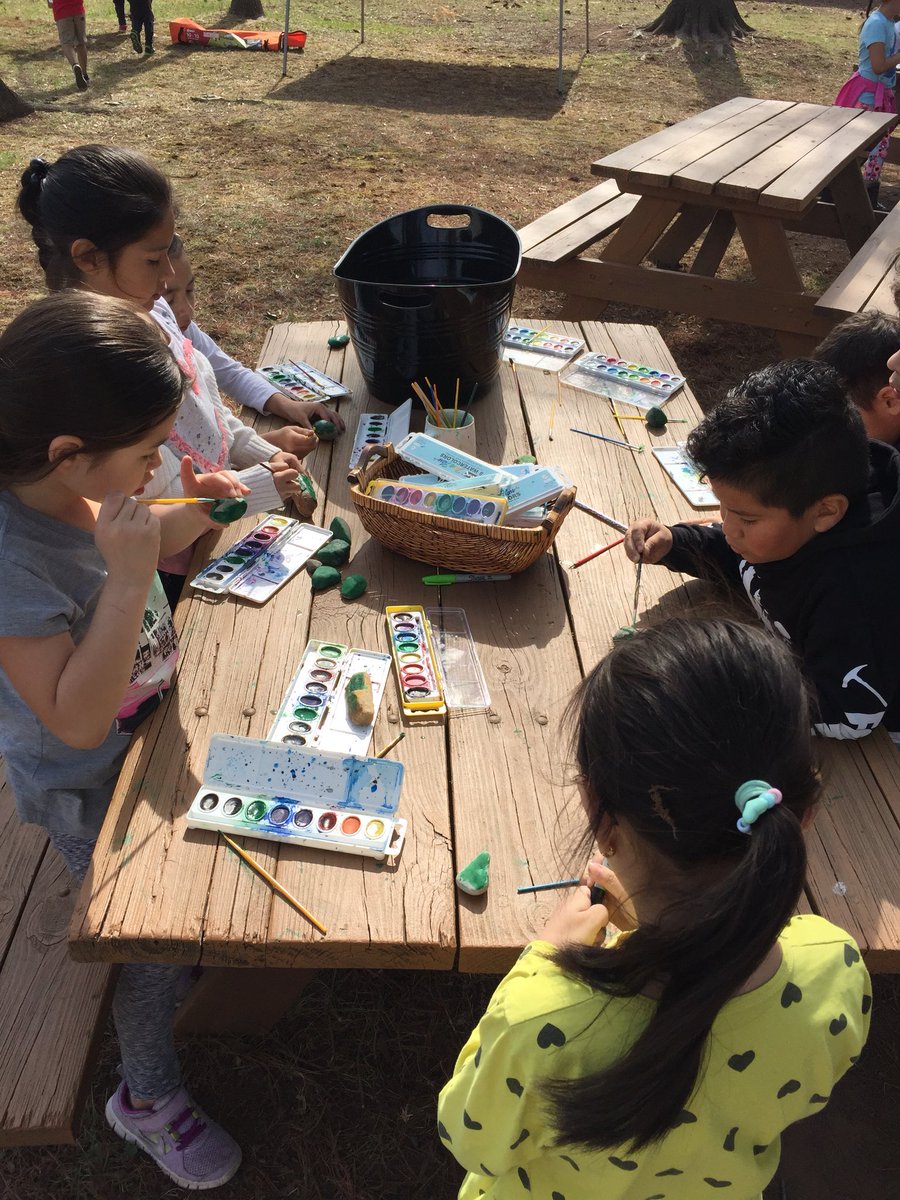 MrsSweger's tweet photo. We left room 121 and headed into the outdoor classroom today for reading, writing, and even some special activities! @GuilfordEle #GatorsDeserveIt https://t.co/5ckD61MaXz