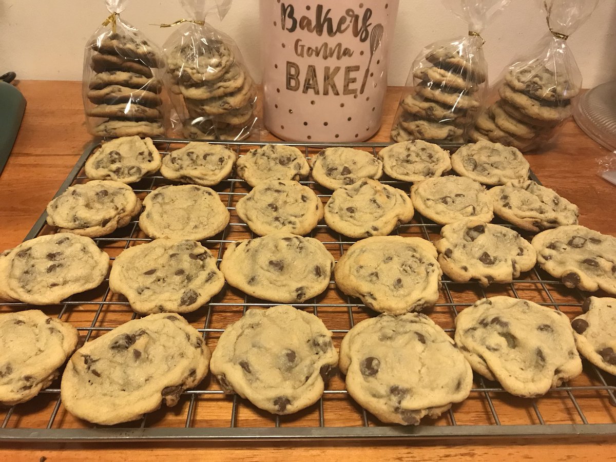brendayahaira's tweet image. bakers.gonna.bake🍪🍪🍪🍪🍪🍪 
•
#SweetBakesByBrenda #BeBasic #BeExtra #baking #ChocolateChipCookies #SupportSmallBusiness #SmallBusinessOwner #bakebakebakebake #newbusiness #newthing #newjersey #newyorkcity
#IceonthecakewhenIbakeit