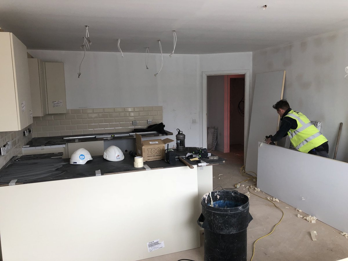 ppbuilding's tweet image. All go at our Rochdale site 2nd fixing, kitchens and door for @builtbybardsley #joiner #joinery #2ndfixing #kitchen #doors #site #sitework #newbuild #trend #festool
