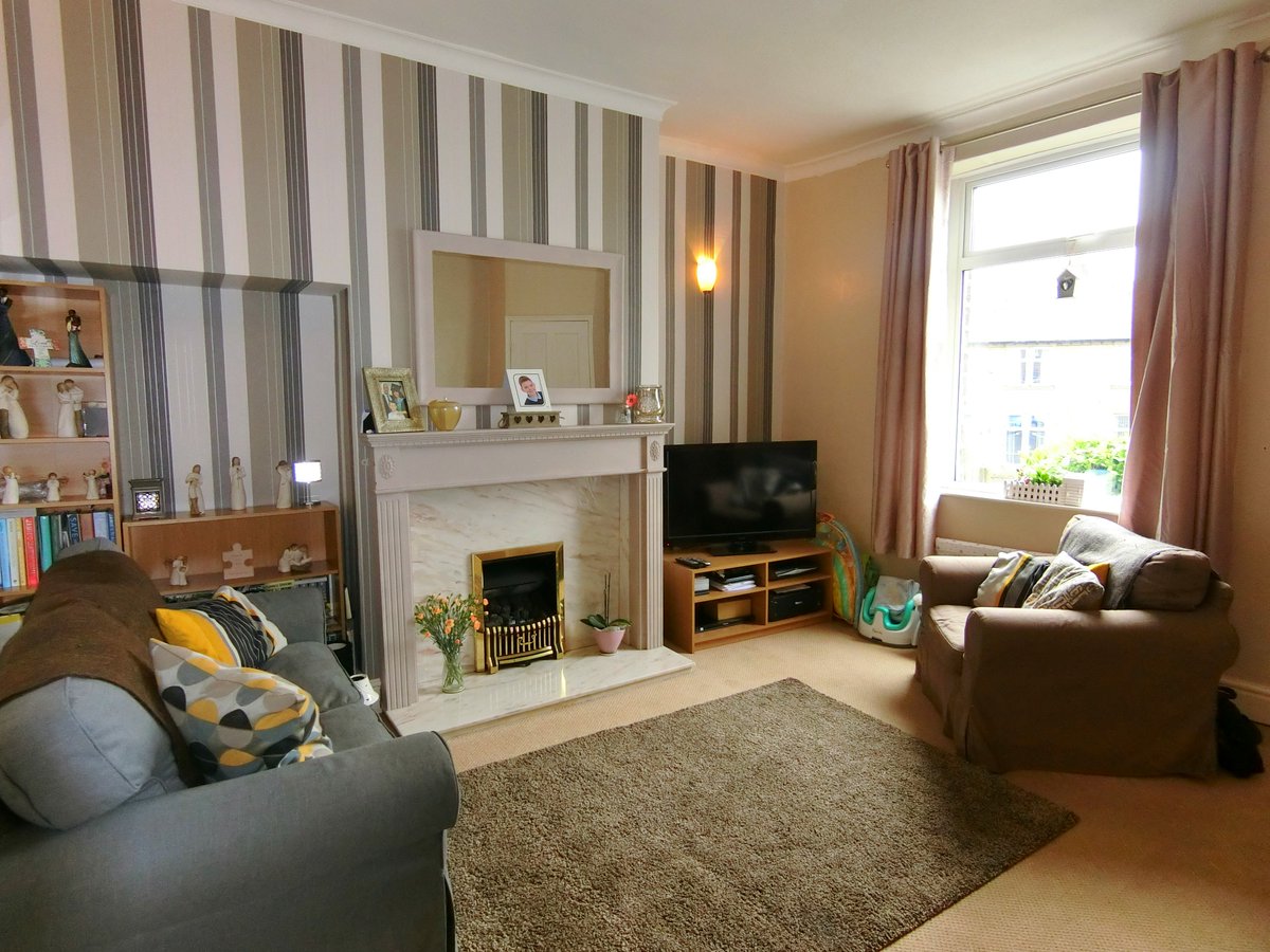 MJCResidential's tweet photo. Located in Berry Brow this beautiful home is positioned handily for an array of local amenities, well regarded local schooling and excellent public transport links. Please call 01484535666 to book your viewing appointment. https://t.co/nvKOIlHcuL https://t.co/ZsQOULHBh4