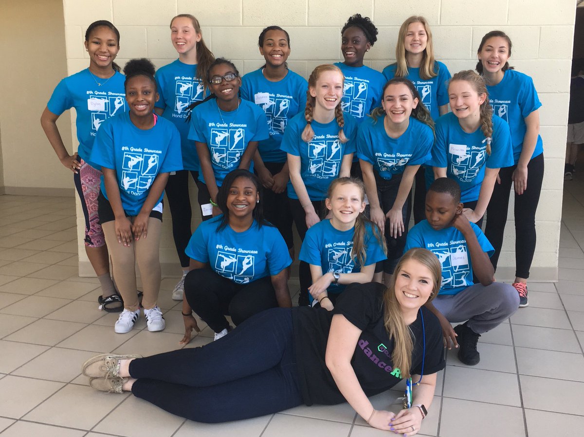 KaylaCMachado's tweet photo. Favorite field trip to chaperone! @RichlandOne District Dance Festival 2018! #danceroxsc #jazzHANDs #onehand https://t.co/12ieZNah4p