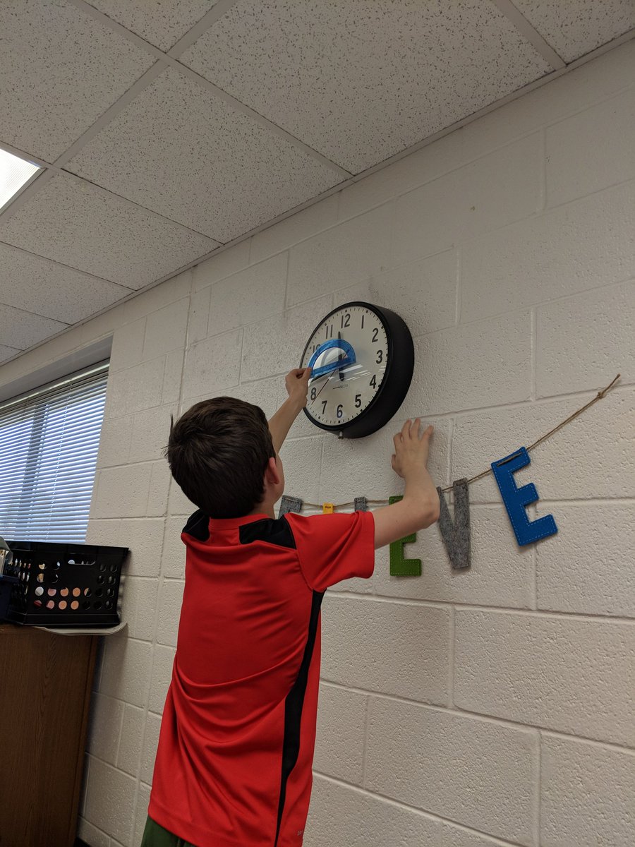 5Comets's tweet photo. Mrs. Koehler's class measuring angles in their classroom @HorizonElem https://t.co/5jeiEvY91F