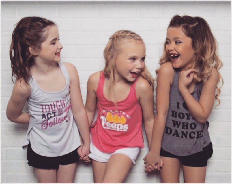 DancerEmelia's tweet photo. Loving these girls and LOVING out @sugarandbruno https://t.co/Ni3TJoptUf