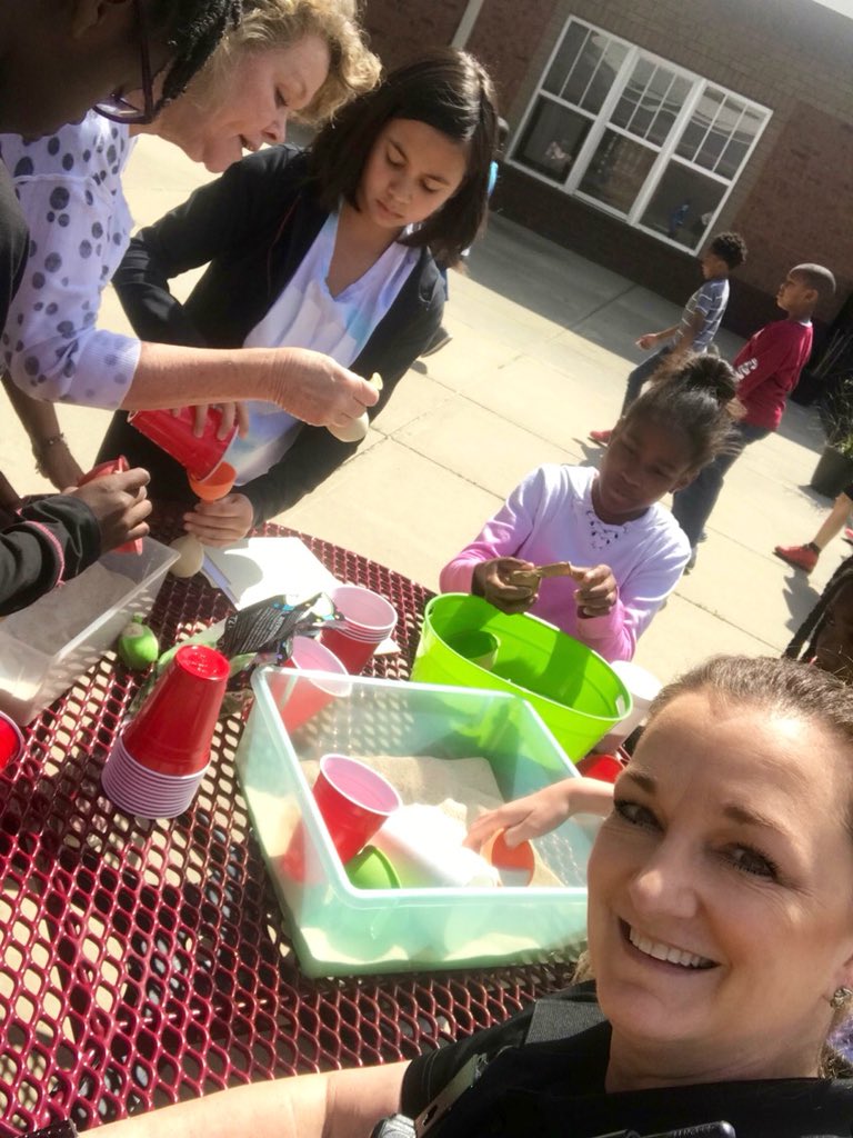 DeputyGriff_SRO's tweet photo. Got to work with Mrs S. the counselor @BCETeam121 @RichlandTwo and some of our Military Students, today we made Military stress balls. So much fun! #RCSDSRO #MilitaryKids #StressBalls #BeautifulDayOutside https://t.co/ooywc55N70