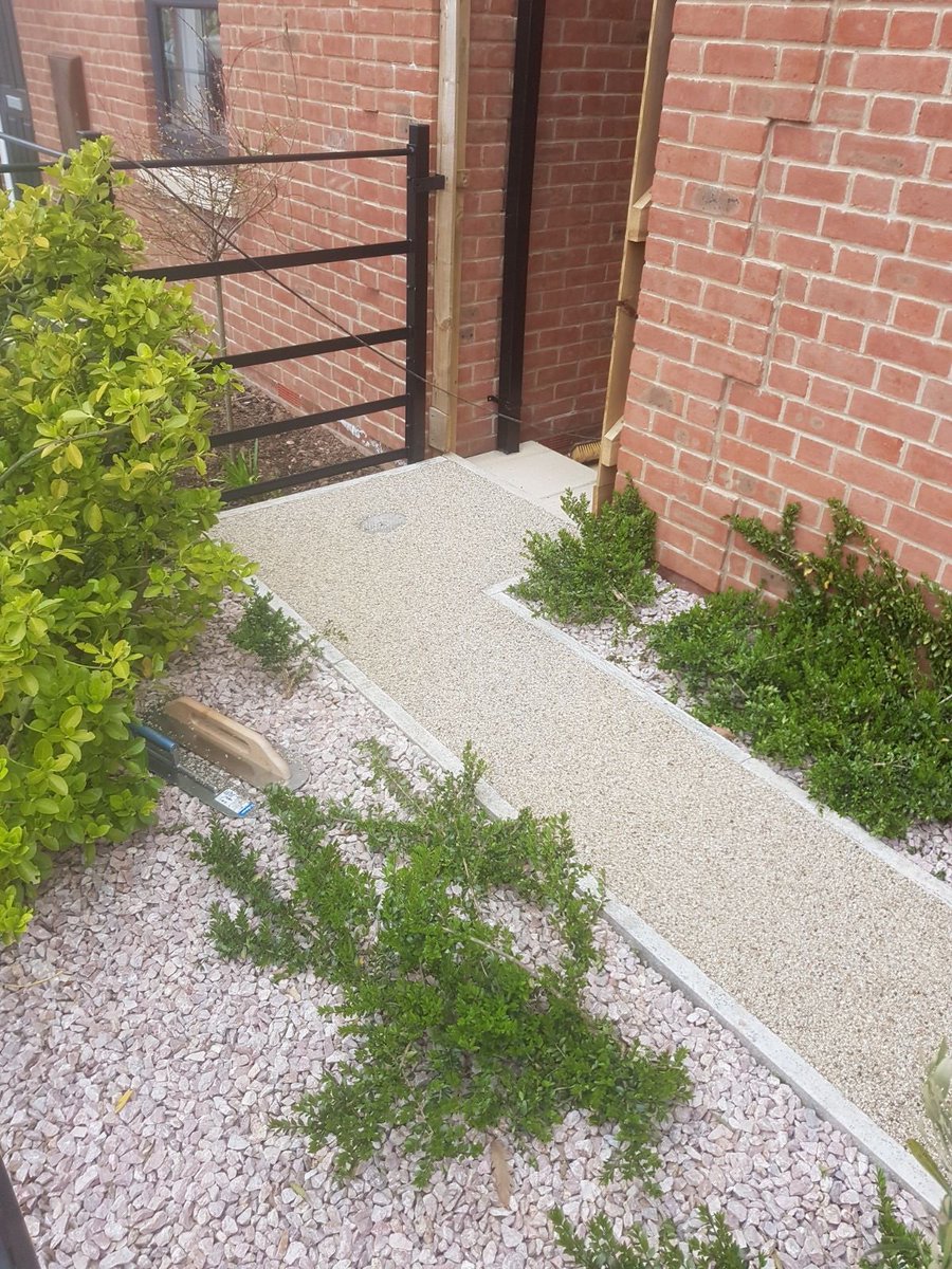 MangoExeter's tweet photo. Finally the weather is better so let's get to work with resin .... Smooth and sleek wit Nordic Pearl reflecting the light for a feeling of space and sophistication. #happycustomer #resinpath https://t.co/GGGEShuddo