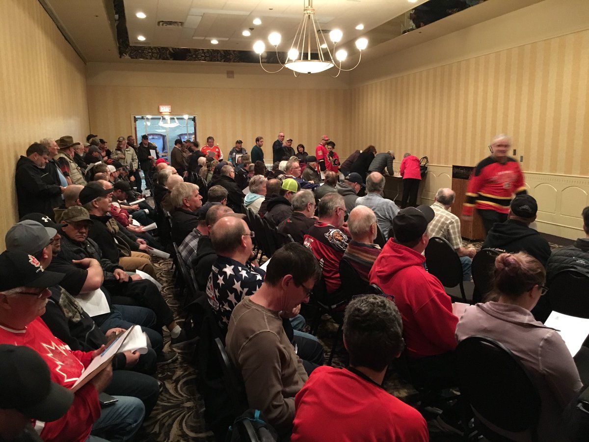 GlenMotz's tweet photo. Packed house last night for our town hall on the new Liberal firearms law.
Over 150 people showed up, and the response was overwhelmingly against the new legislation. Canadians want criminals to be punished, not law abiding gun owners. #mhcw #cdnpoli https://t.co/ScbR6rIkaf