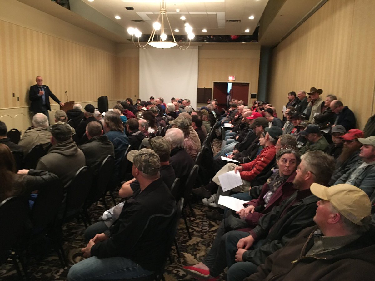 GlenMotz's tweet photo. Packed house last night for our town hall on the new Liberal firearms law.
Over 150 people showed up, and the response was overwhelmingly against the new legislation. Canadians want criminals to be punished, not law abiding gun owners. #mhcw #cdnpoli https://t.co/ScbR6rIkaf