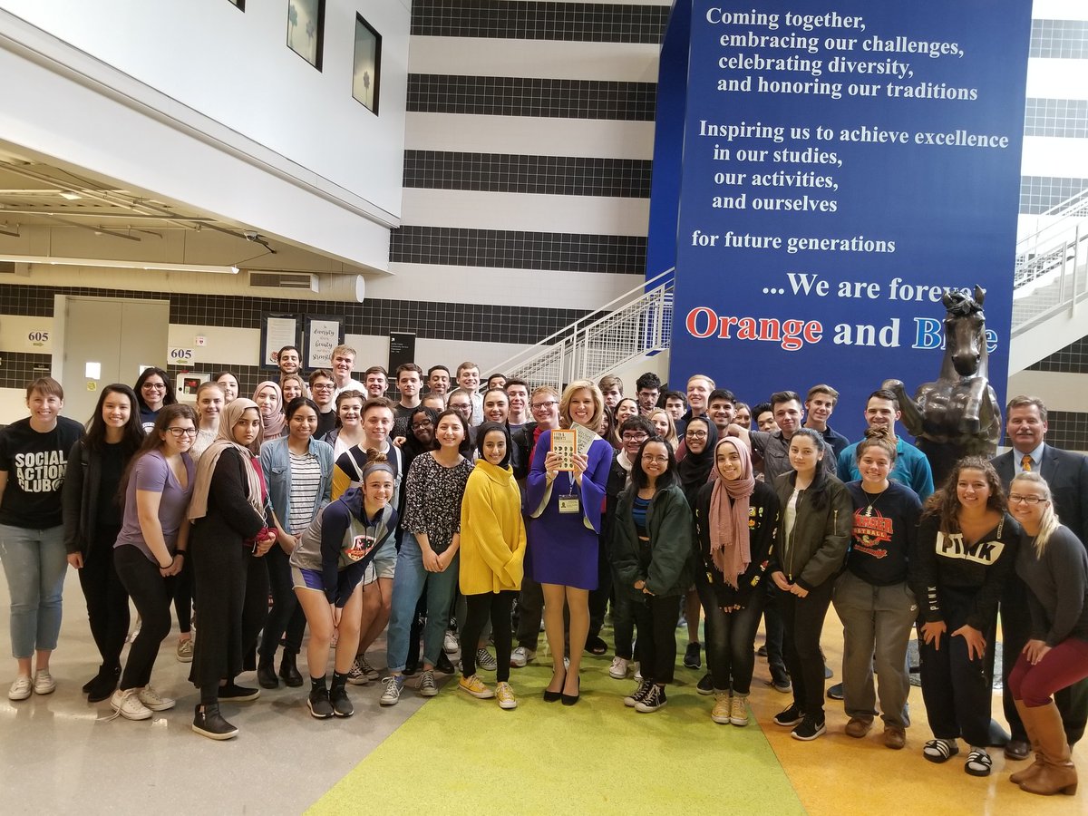 Thank you alumna and journalist @kristyn_wcpo for visiting <a href="/StaggHighSchool/">Stagg High School</a> today! Looking forward to celebrating your induction into District 230 Foundation Legacy Hall tonight!