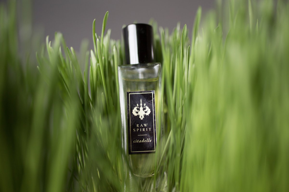 Spring is (finally) in the air in #NYC—and we can't help but reach for notes of citrus and vetiver! #ScentoftheDay bit.ly/1V7qxtt