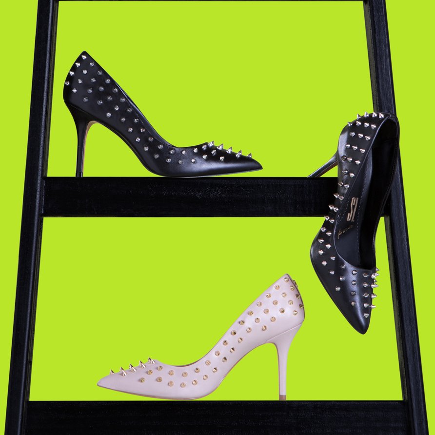 SANTA_LOLLA's tweet photo. O scarpin mais desejado do momento é da nossa coleção-cápsula #SLForever. Preto ou nude com tachas all around. Difícil escolher um só! [ R$329,90 cada ] #santalollainv18 #scarpin #highheels #spikeshoes https://t.co/TFvDGolXEp
