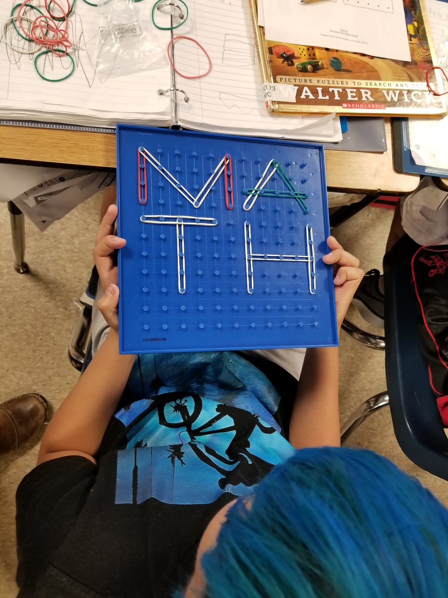 Sthawkins4's tweet image. 4th Grade Math lesson making parallel, perpendicular and intersecting lines with geoboards.@TheFarmAACPS #AACPSAwesome #mathproblemsolving #mathisfun