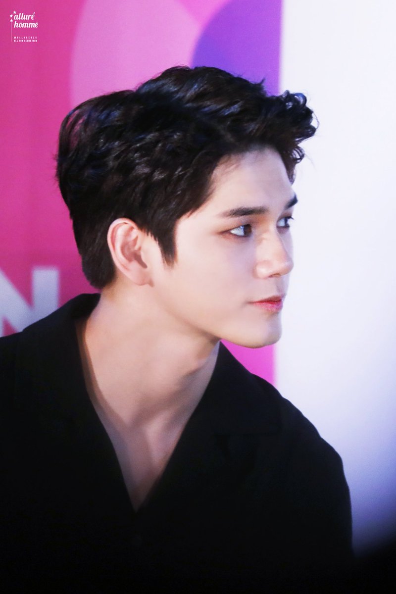 alluresw's tweet photo. 180413 #옹성우
#KCON #KCON2018JAPAN 밋앤그릿
#ONGSEONGWU 
검은셔츠,,,깐옹,,,난리💦💦💦💦 https://t.co/gsYxIWzrD7