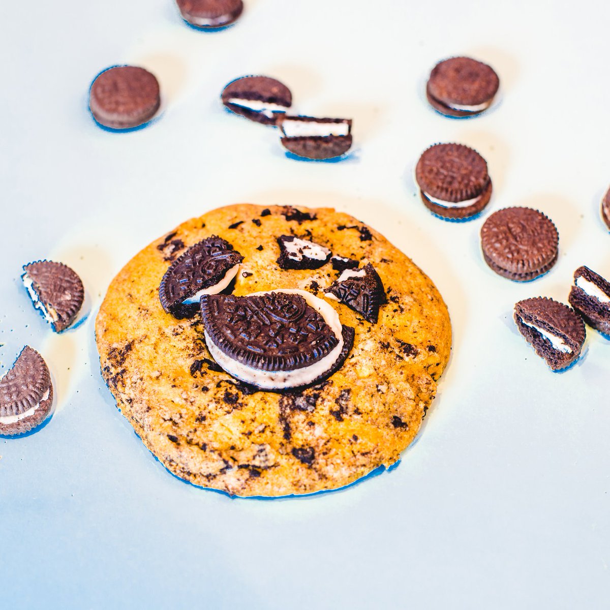 We know our treats aren't perfect for munching on the go so we will now be slinging fresh cookies for all you busy people who run up the escalators on the tube.  🍪🍪🍪  Grab 'n' go within 30 seconds (time is estimated and may not be accurate).
#KingdomofCreams
#LeicesterSquare