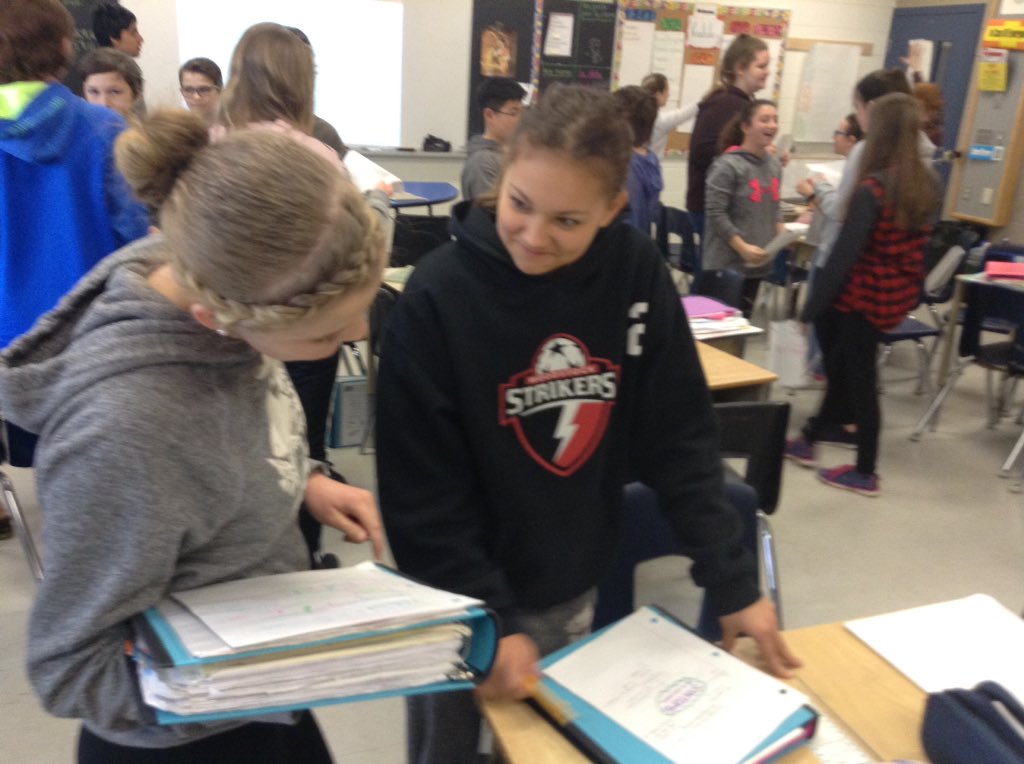 scmsclass's tweet photo. Learning about the symptoms of concussions and action plans for how to protect our brains. @LDCSBSchools @StMiWdstk https://t.co/QyMOiizTAm