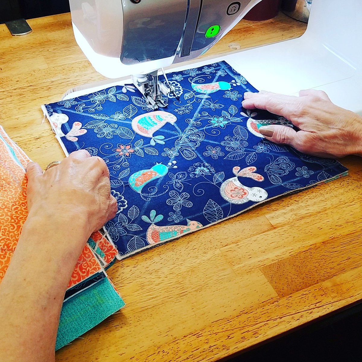 CbyCalie's tweet photo. 2nd quilt class of the week. Another fabulous student, another fabulous quilt!! They are both making great progress!
https://t.co/UltAmIizbb
#quilting #friday #fridayfun #etsy #etsyseller #beautifulbirds #quiltlove #quiltclass #almostdone #almosttherebutnotquite https://t.co/ELG4gDNTvE