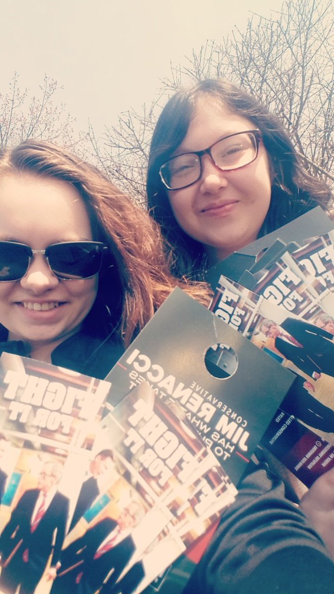 McKenzieAlli's tweet photo. It's a beautiful day to knock doors for our next Governor @MikeDeWine  and US Senator @JimRenacci ! Join us at the Way Public Library in Perrysburg at 3 to participate in #FightForItFriday #LeadRight #VoteRed https://t.co/nEL93i1nw0