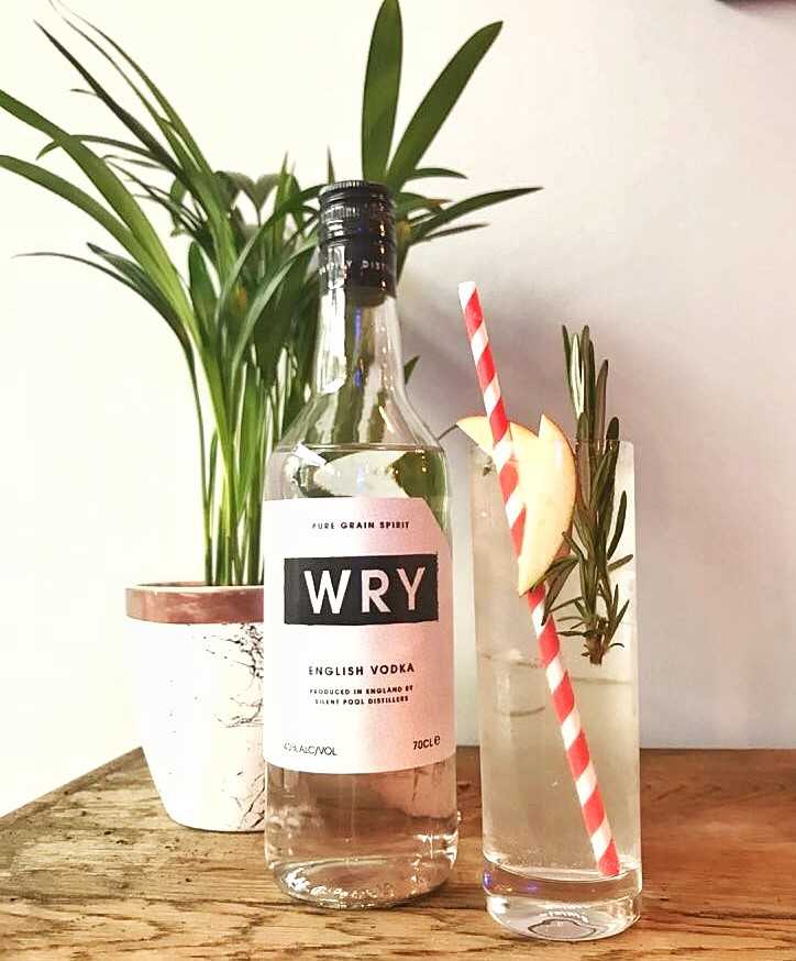 A very refreshing cocktail for this #whywry challenge - Wry with pear liqueur and homemade apple and rosemary soda at the <a href="/HedonistProject/">Hedonist Project</a>. Now all we need is the sun! ☀️🍸