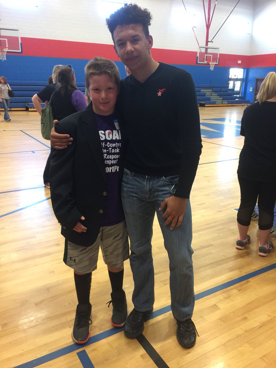 ncmhsdeca's tweet photo. special guest alert! Our 2017 Mr. MHS Trey Beverly stopped by to talk about how DECA changed his future and how he helped raise money for families in need! #mrmhs #mhsdeca #ncdecadiamond #ncdeca https://t.co/K7KUIfdx74