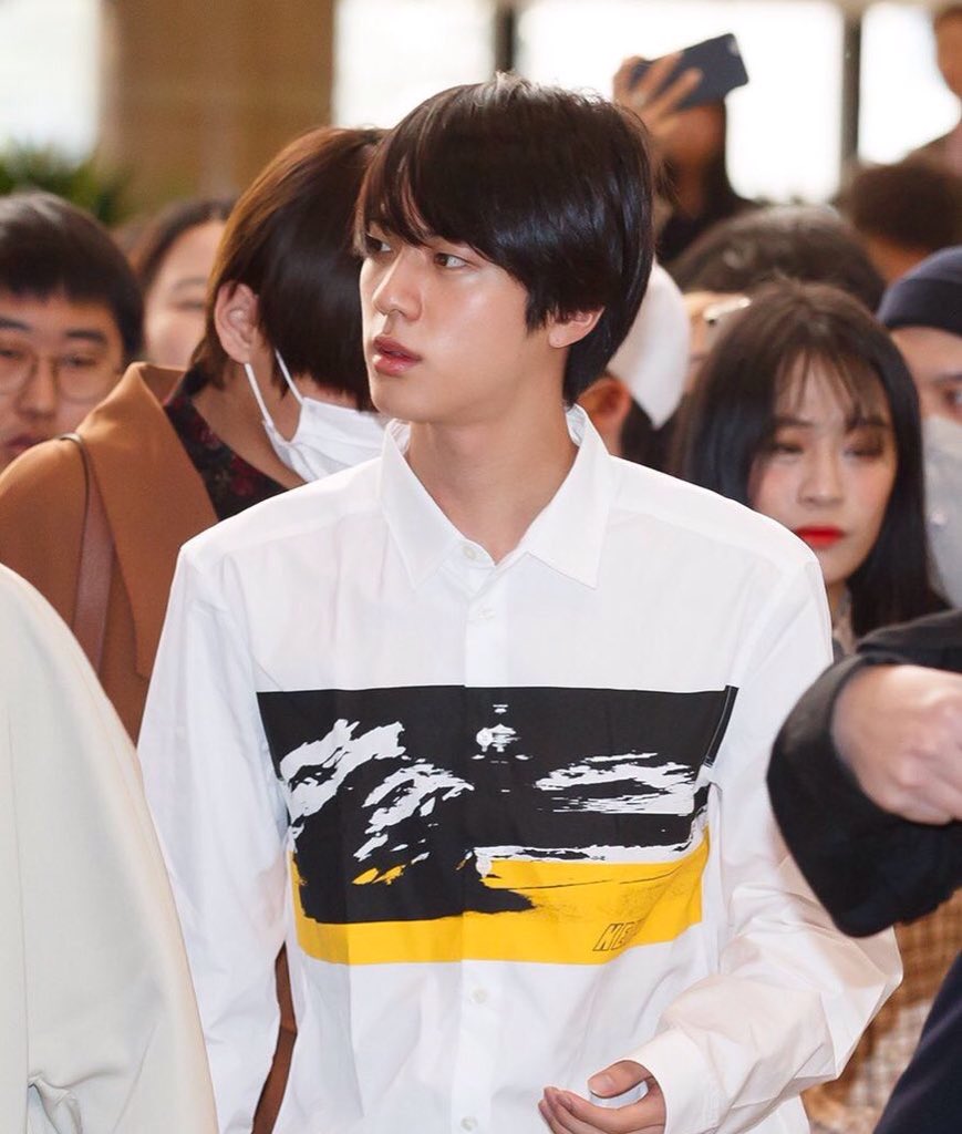 koobinst's tweet photo. "what is having flaws?" said seokjin 

#PremiosMTVMiaw #MTVBRKPOPBTS @BTS_twt https://t.co/VcHngciQiY