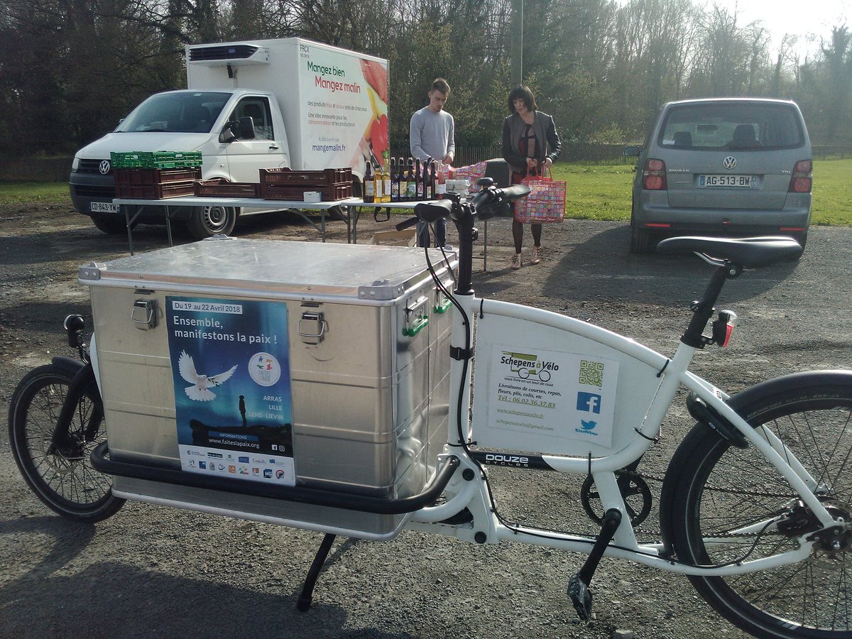 Schepensavelo's tweet photo. Premières livraisons #zerocarbone avec @mangemalin Des clients ravis 😀 du service + et une excellente organisation de Gaëtan. L'union fait la force avec deux #entrepreneurs @EnVoVie made in @VilleArras @GrandArras https://t.co/fN1f7U7Az2