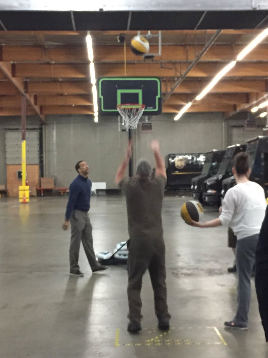 RAJUPS206's tweet photo. Tukwila Growth Friday: Week #5 Nothing but Net Contest-  Leading scorer (again) is Jason Mirante with 24 points! Congrats Jason. One more week to go! @proudupser @642jdub @paulevansups @JamesPogreba https://t.co/Dg4w2DknfQ
