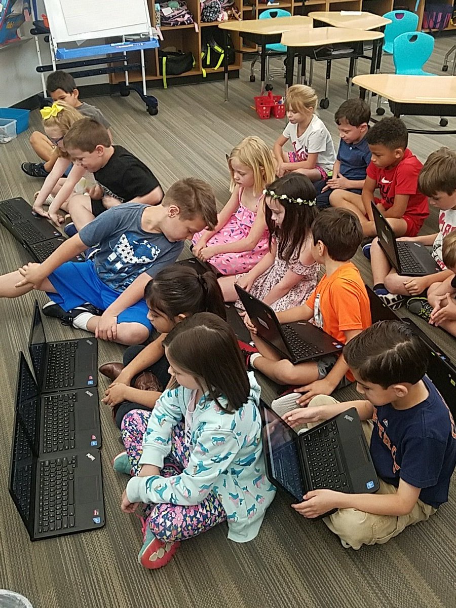 Teaming up with our buddies to play quizlet live!! These 1st graders love working together and teaching one another! #gladtobeplaid <a href="/MahaffeyKISD/">Mahaffey Elementary</a>