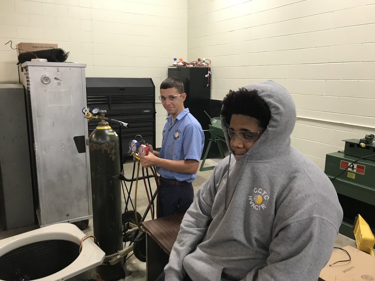 HVACTC's tweet photo. These guys got left out of today's pics.@skilledjobtrade @NoahRyaan @peter8davis @koty_fink @Braulio__Abel #HVACTC Happy Friday! https://t.co/DVyy7VHrYJ