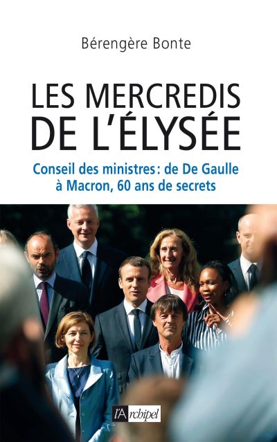 LaCuriositeRTL's tweet photo. CURIOSITE DU JOUR - Un ministre qui prend des photos en douce, d'autres qui s'écrivent des petits mots doux... Bienvenue au Conseil des Ministres qui se tient tous les mercredis à l’Élysée. Anecdotes et indiscrétions signées @berengerebonte journaliste. Dès 14h. @Ed_Archipel https://t.co/8X0MARAPdF