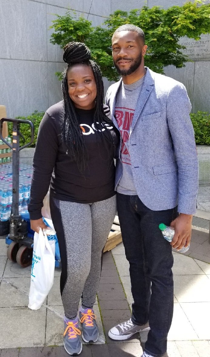 PACERUNNERS's tweet photo. Ashley Gray is all smiles with Mayor Randall Woodfin at the Blue Cross Blue Shield National Walk at Lunch Day event! 

#BHM #logistics #transportation #pacerunners #health https://t.co/8pMK2mRzXp
