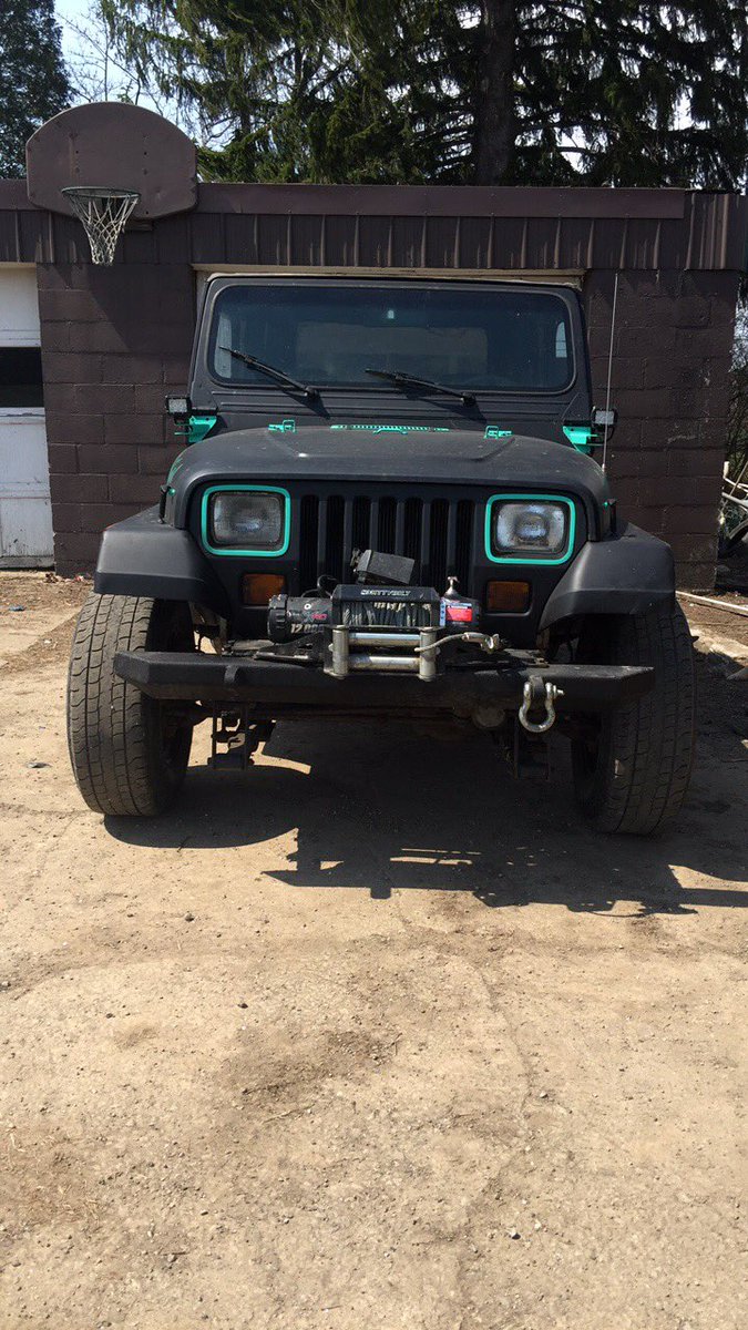 NiaDawnCyrus's tweet photo. @THEJeepMafia #FrontEndFriday #MakingProgress 😍 https://t.co/N4vSF6Jg1O