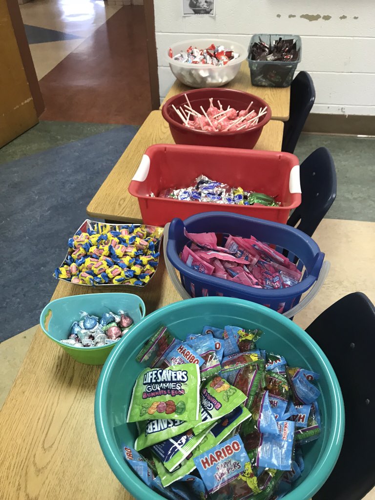 jtpams's tweet photo. So. Much. Candy!!! 
Achieve 3000 Candy Party today! 🍬🍭🤤 https://t.co/WK7yEmdm2U