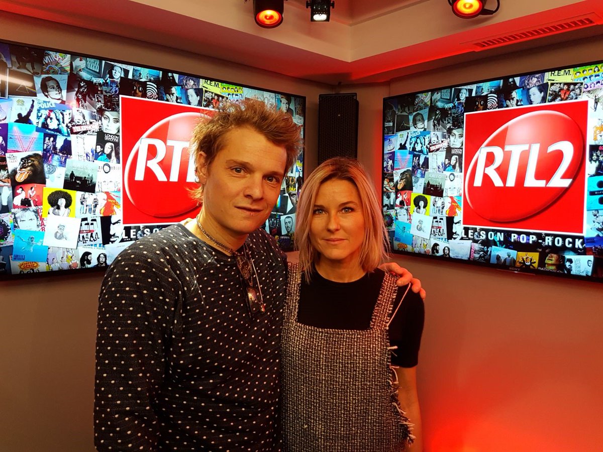 RTL2officiel's tweet photo. 🎧 @Benabar_ dévoile son univers musical dans son #PopRockStudio présenté par @StefRenouvin 
👉 C'est en ce moment sur #RTL2 > https://t.co/gGi76s4ixM https://t.co/PRHkWpr5bv