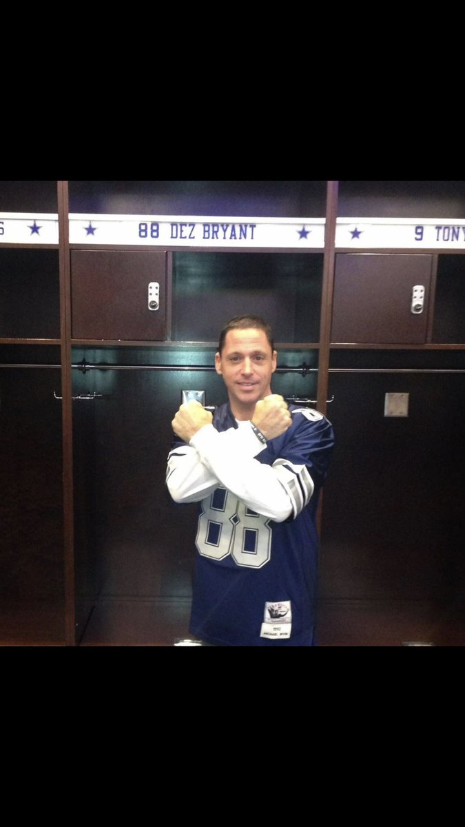 Ruskemp's tweet photo. Raising them up in support of my favorite...@DezBryant #SupportTheX https://t.co/JCGTfdbNjc
