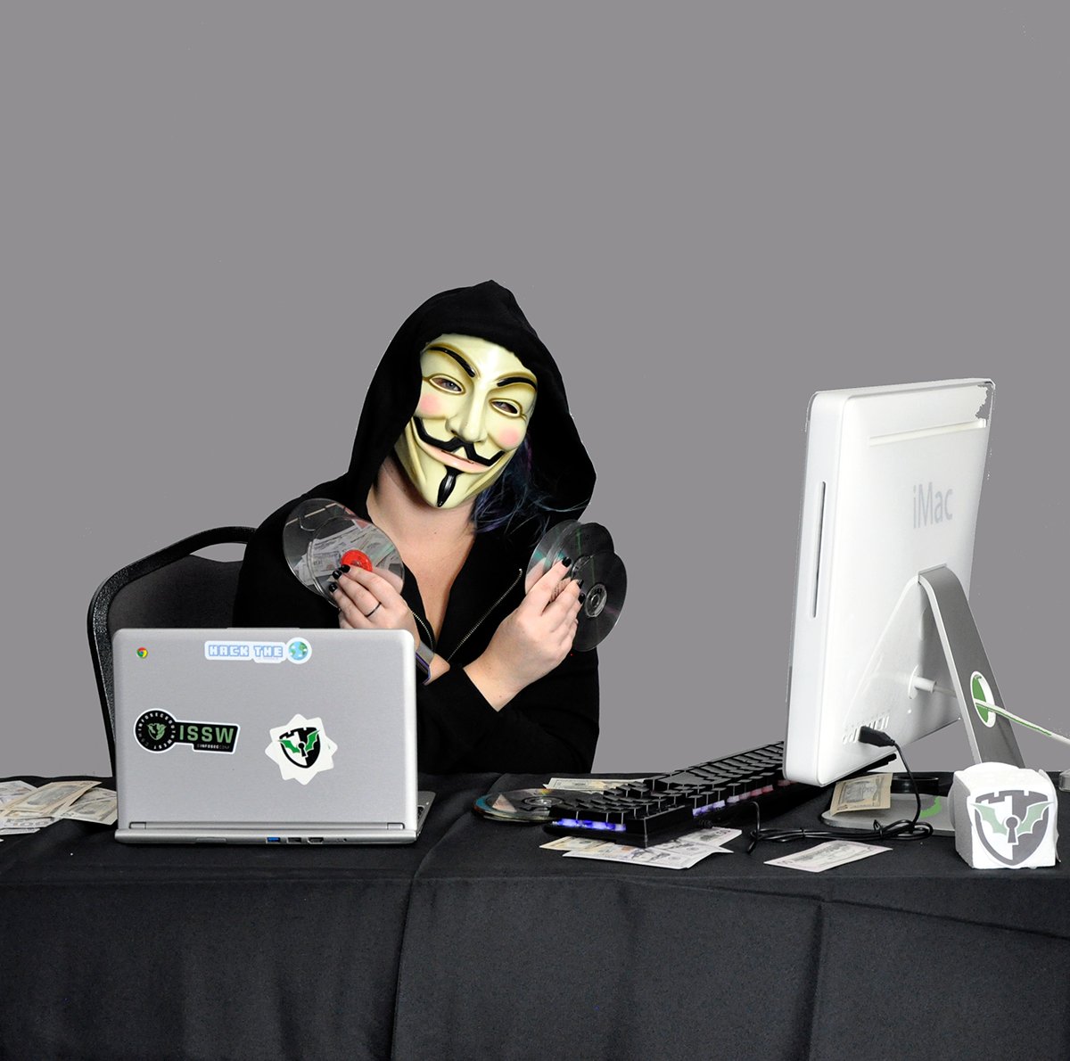 clevrcat's tweet photo. V FOR VENDATA #badhacker #stockphoto #issw2018 @InfoSecConf https://t.co/HQLEiJ49Ey