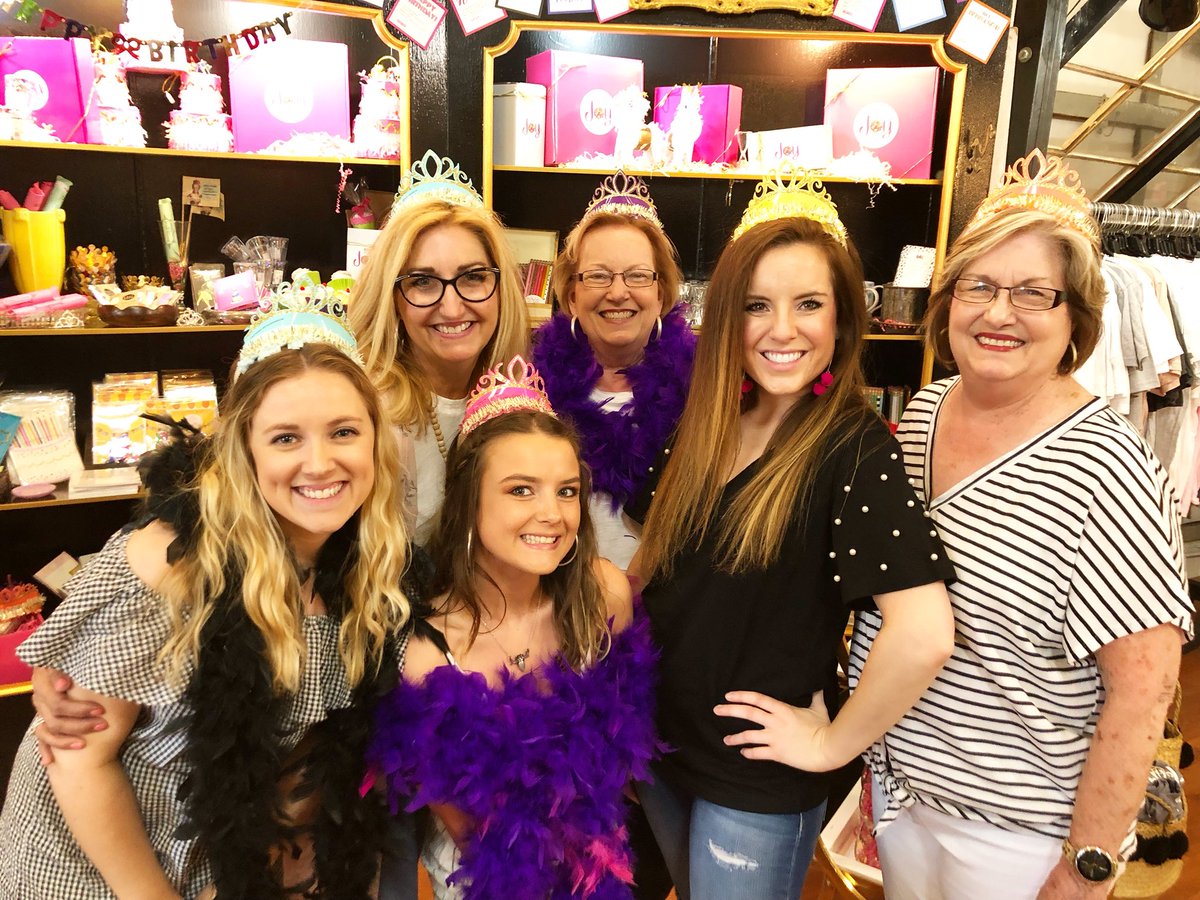 my_multitudes's tweet photo. Fun nights like LNO aren’t possible without our fab customers!! 😍 We 💗 y’all!! https://t.co/X9QnwtWn9A