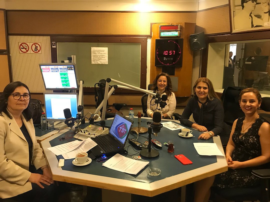 ey_architects's tweet photo. TRT Radyo 1 Yaşamın İzi programında Oya Deniz Çongar Hanım’ın misafiriydik, mimari ve peyzaj mimarlığı üzerine sohbet ettik./Today we were the guests of Oya Deniz Çongar at TRT Radio1 and talked about architecture and landscape. #evrenyigitmimarlik #evrenyigit #soylesi #trtradyo https://t.co/yIGgA6l6ag