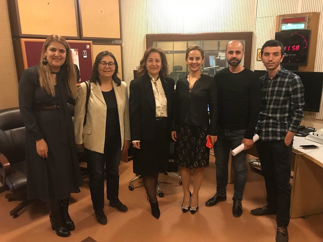 ey_architects's tweet photo. TRT Radyo 1 Yaşamın İzi programında Oya Deniz Çongar Hanım’ın misafiriydik, mimari ve peyzaj mimarlığı üzerine sohbet ettik./Today we were the guests of Oya Deniz Çongar at TRT Radio1 and talked about architecture and landscape. #evrenyigitmimarlik #evrenyigit #soylesi #trtradyo https://t.co/yIGgA6l6ag