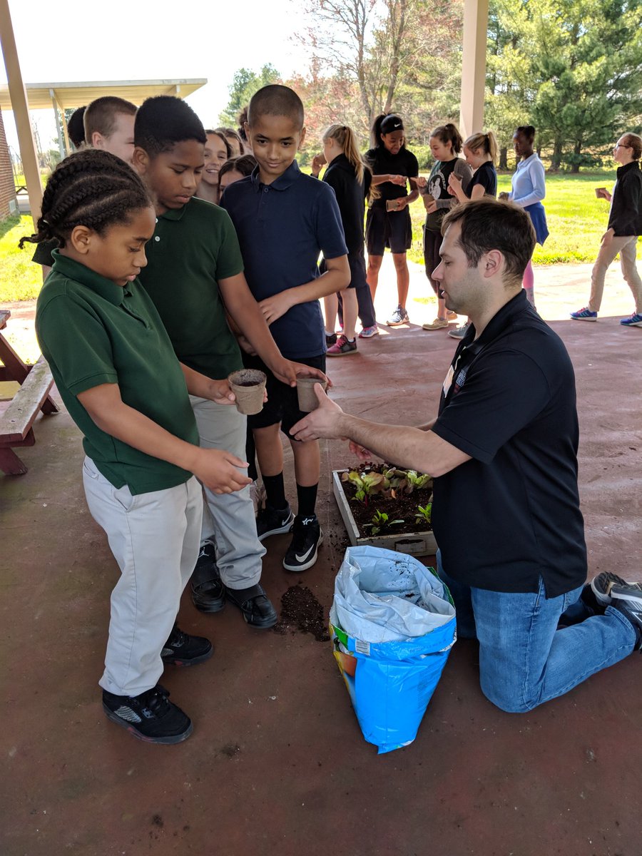 techyteachhaugh's tweet photo. We learn so much when Mr. Nate from #MDSnapEd comes to visit! We talked about what plants need to survive and how they access the things they need. We planted and took home Swiss Chard seeds. Then we made and tried a Crunchy Veggie Wrap! @DCPSChampions @SPriceVES @SNAP_Ed #FSNE https://t.co/JtaJllXZ0m