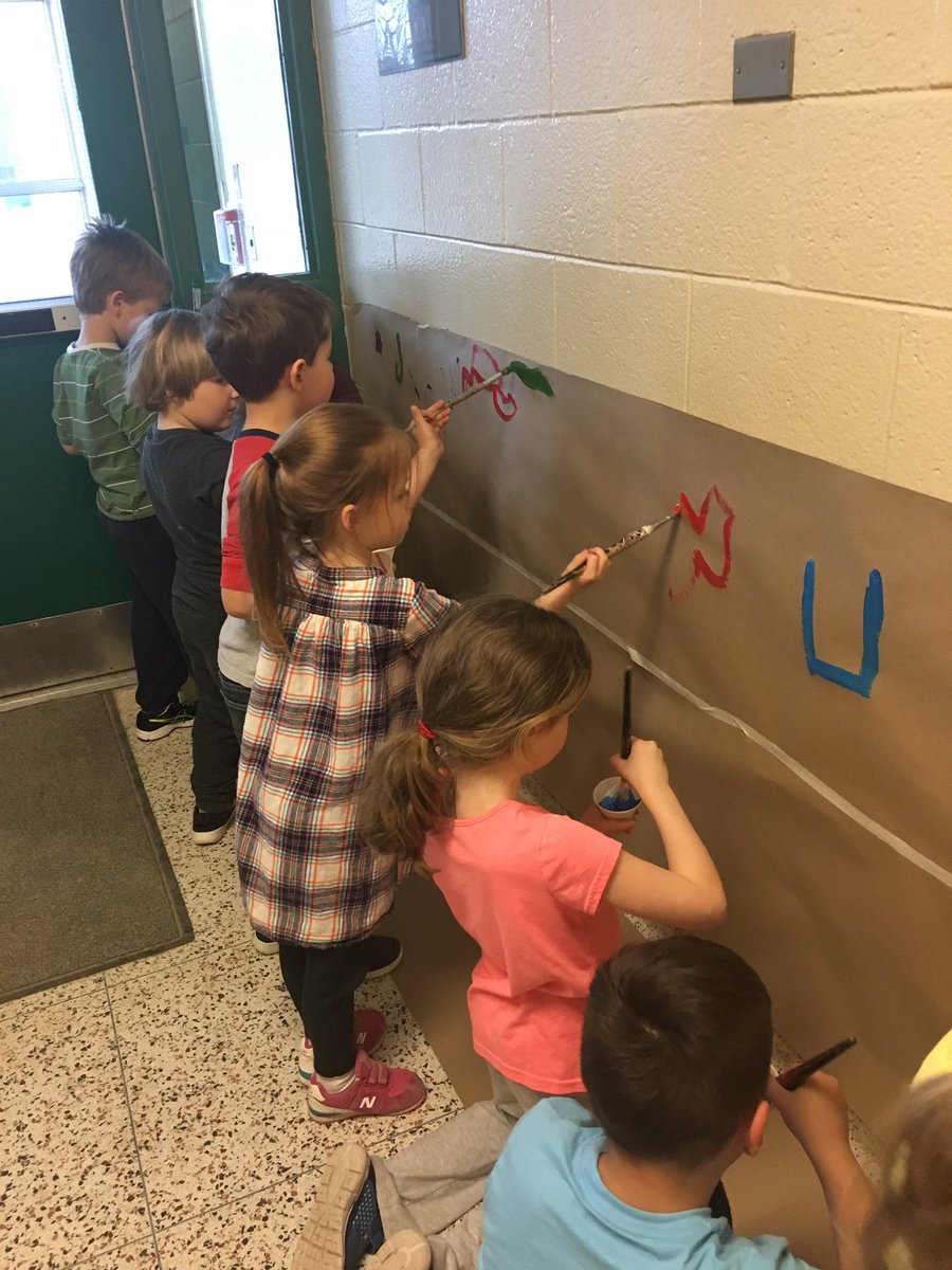 CameronStPS's tweet image. Our Kindies made our hallways colourful on a very rainy day! #fridayart #creativefriends @SCDSB_Schools @SCDSBey