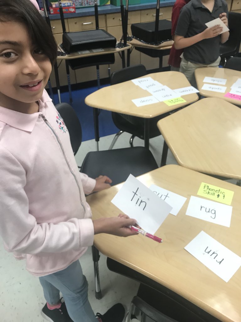 monacamaro71's tweet photo. Fun Friday- Phonetic Skills Review game! @MDE_Stars https://t.co/hHDzL7Apxj