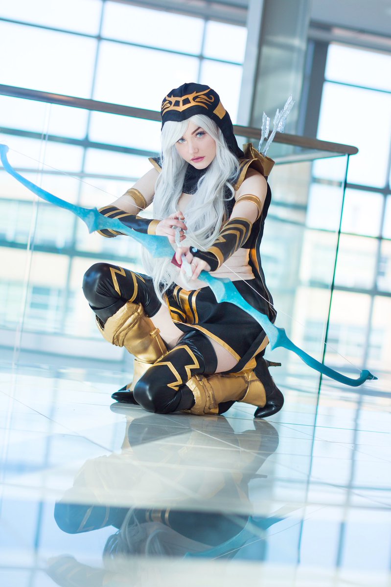 ri_care's tweet photo. “I will unite the Freljord." ❄️ My Ashe from @LeagueOfLegends ♡ Photo by @lesbianlindholm ❄️ .
.
.
.
#leagueoflegends #leagueoflegendscosplay #cosplay #ashecosplay #lolcosplay https://t.co/hKyXiD9CCH