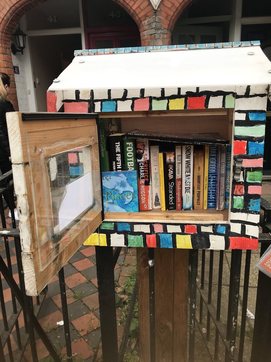 Kate_Bod's tweet photo. Thanks to our lovely neighbour Sebastian, @_timreedy and I have a new, waterproof roof for our @FreeLibraryE17. Books are in and Brettenham Rd library is open for business! https://t.co/Mdh5qHPkYt