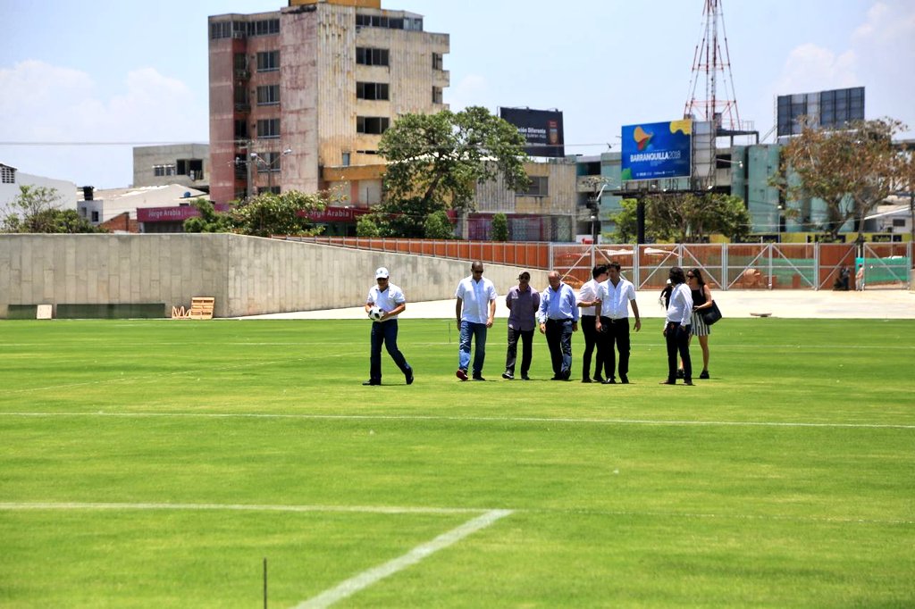 AlejandroChar's tweet photo. Es un honor para Barranquilla acoger a todas estas estrellas, muchas mundialistas y colombianos que han triunfado en el mundo. ¡Qué mejor regalo para la ciudad en el marco de la apertura oficial del Romelio Martínez! https://t.co/PakN7V4nlj