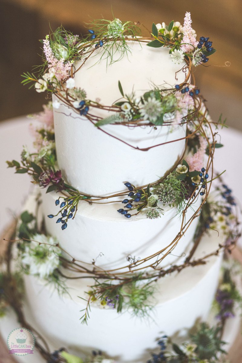 Little_Cake_Box's tweet photo. Wishing Kerry and Vijay a wonderful wedding at @TheWintersBarns today! #wedding #weddingcake #buttercreamcake #kentwedding #canterbury #kent https://t.co/ny3ewqwLdp