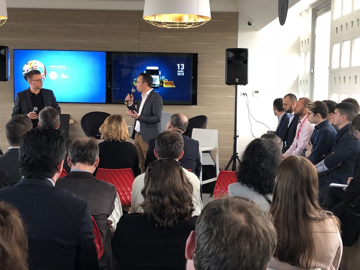Le_Lab_O's tweet photo. Après la présentation de @GKEEP_France la table-ronde débute avec 3 partenaires qui expliquent en quoi mon #labonaute apporte une réponse à leurs problématiques. #ObjetConnecté #CarburantConnecté #transport #logistique #agriculture #Keeper #GKeep #LaVieAuLABO https://t.co/H27s51ZVVW