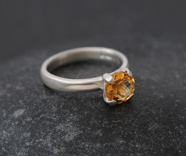 williamwhiteart's tweet photo. Little citrine claw ring.
#citrine #citrinering #clawsetting #simplejewelry #madeincornwall #jewellerymaker https://t.co/eXaGir58Fh https://t.co/OhLsjCh3Yj