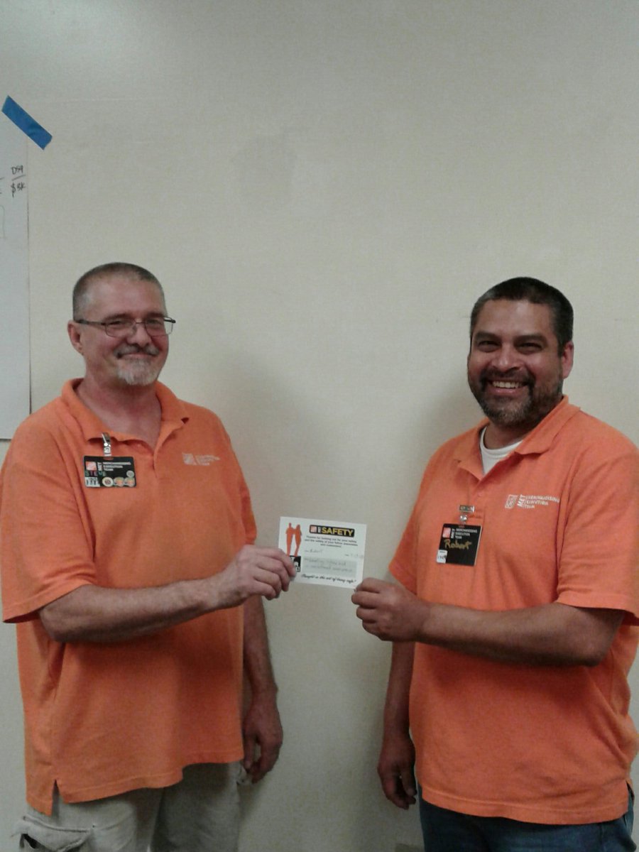 6817MET's tweet photo. Robert is starting his first week off right by keeping his work area clean and free of slip, trip, and fall hazards. @AmberD___ @TaraTalleyTHD @AkinsMel @mjrawlinson5 @LewisHom https://t.co/o79xWCWkZO