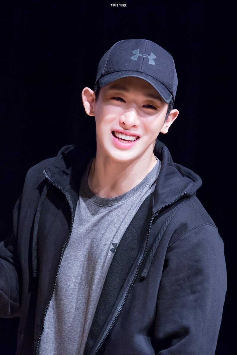 WONHO_IS_BACK's tweet photo. 180413 강남 팬사인회 #원호 #몬스타엑스 https://t.co/rowoQQHu9m
